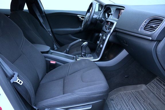 Volvo V40 12 of 27