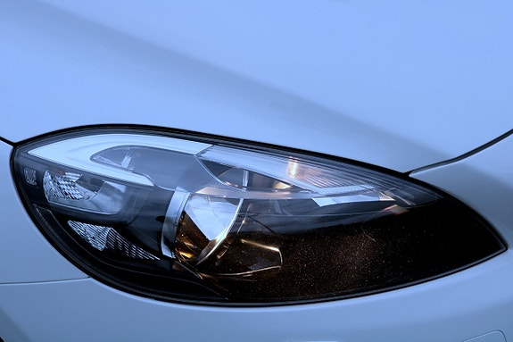 Volvo V40 25 of 27