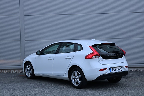 Volvo V40 4 of 27