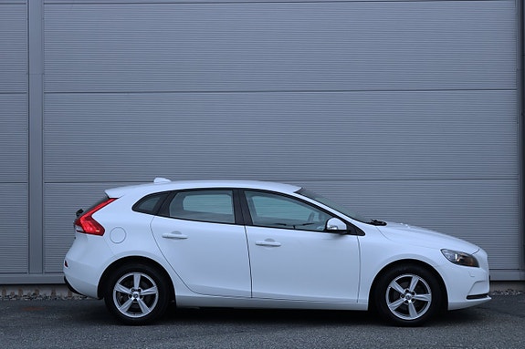 Volvo V40 6 of 27