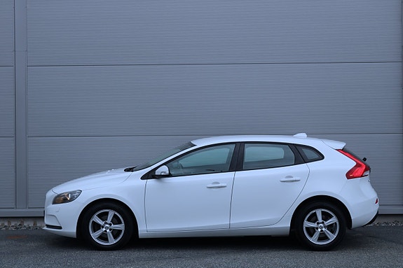Volvo V40 3 of 27