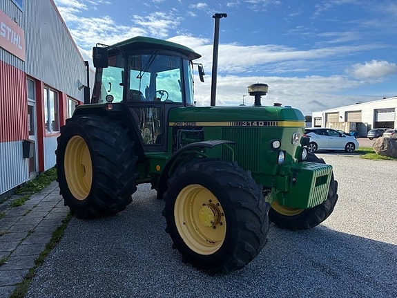 John Deere 3140 SG 2 2 of 10