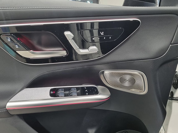 Mercedes-Benz GLC300 de 13 of 17