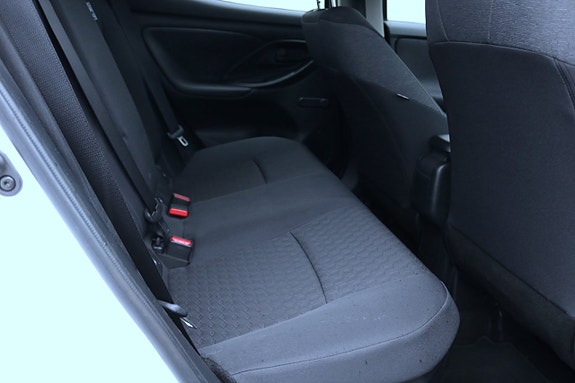 Toyota Yaris 10 of 27
