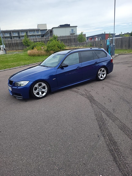 BMW 335i 2 of 7