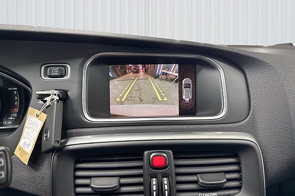 Volvo V40 Cross Country 10 of 22