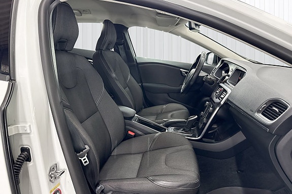 Volvo V40 Cross Country 17 of 22