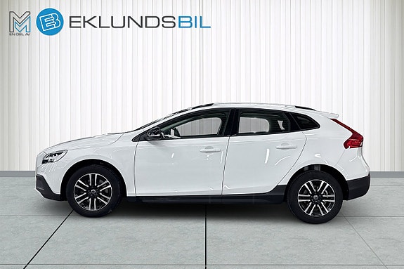 Volvo V40 Cross Country 2 of 22