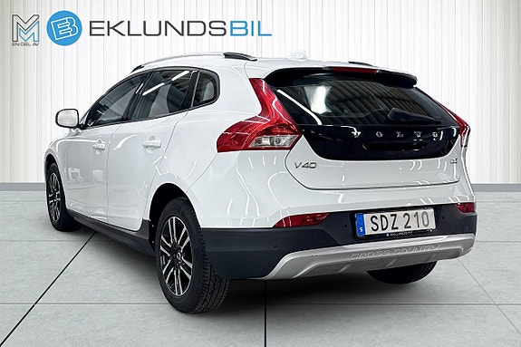 Volvo V40 Cross Country 3 of 22