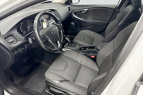 Volvo V40 Cross Country 14 of 22