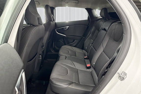 Volvo V40 Cross Country 15 of 22