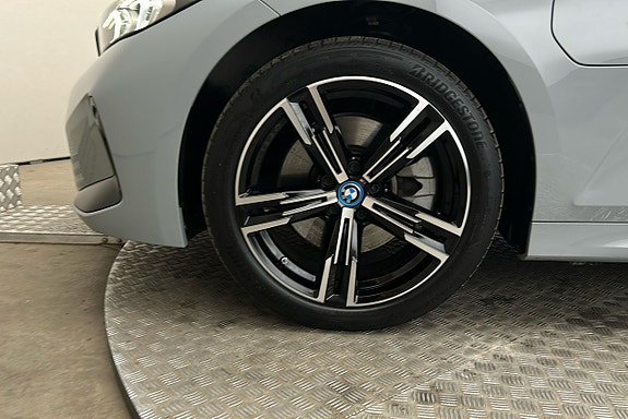 BMW 330e 12 of 23