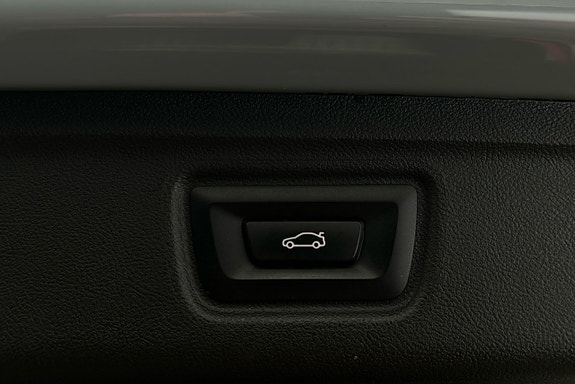 BMW 330e 15 of 23