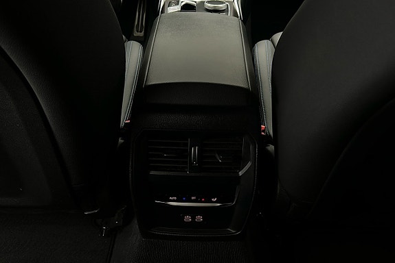 BMW 330e 18 of 23