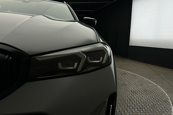 BMW 330e 11 of 23