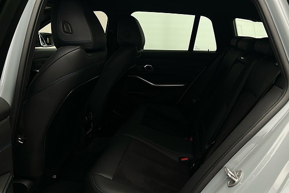 BMW 330e 13 of 23