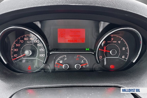 Pilote P 740 Sensation Quennbed Alde Solcell Litium AC bodel 4400kg totalvikt 19 of 21