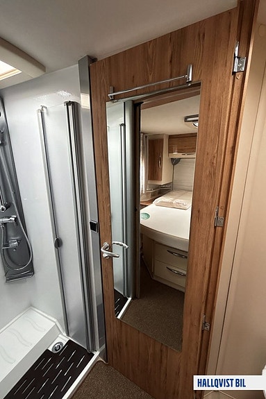 Pilote P 740 Sensation Quennbed Alde Solcell Litium AC bodel 4400kg totalvikt 14 of 21