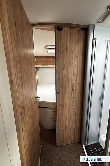 Pilote P 740 Sensation Quennbed Alde Solcell Litium AC bodel 4400kg totalvikt 16 of 21