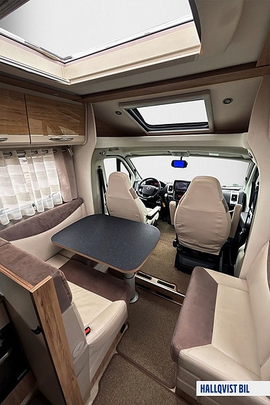 Pilote P 740 Sensation Quennbed Alde Solcell Litium AC bodel 4400kg totalvikt 7 of 21