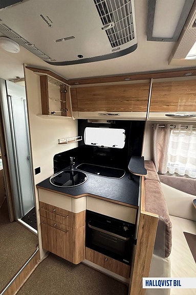 Pilote P 740 Sensation Quennbed Alde Solcell Litium AC bodel 4400kg totalvikt 9 of 21