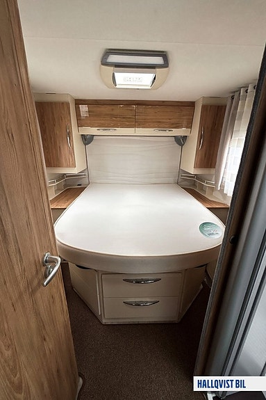Pilote P 740 Sensation Quennbed Alde Solcell Litium AC bodel 4400kg totalvikt 15 of 21