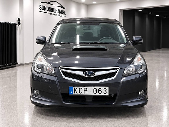 Subaru Legacy 2 of 12