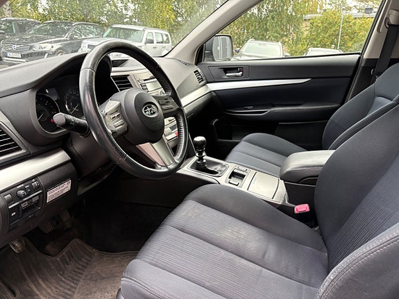 Subaru Legacy 5 of 12