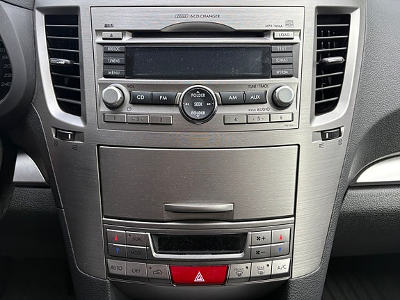 Subaru Legacy 8 of 12