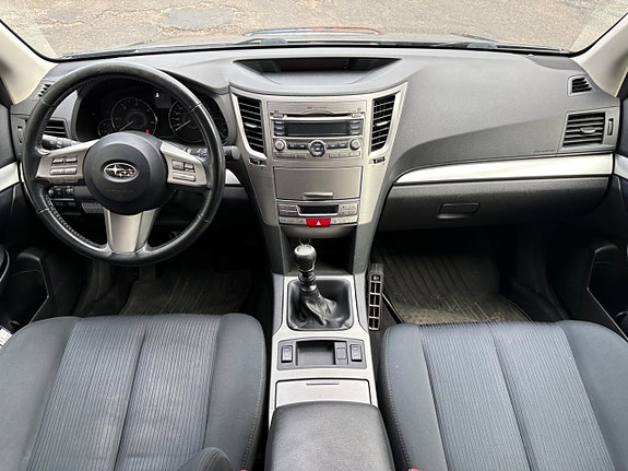 Subaru Legacy 10 of 12