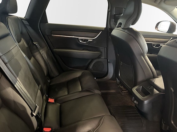 Volvo V90 Cross Country 8 of 11
