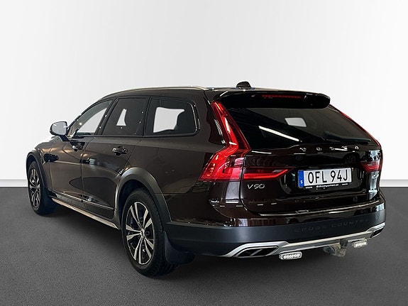 Volvo V90 Cross Country 2 of 11