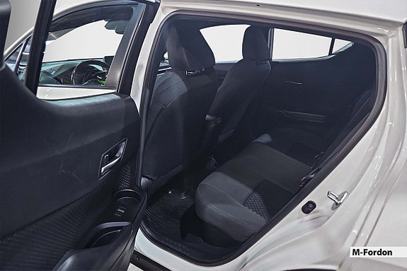 Toyota C-HR 10 of 16