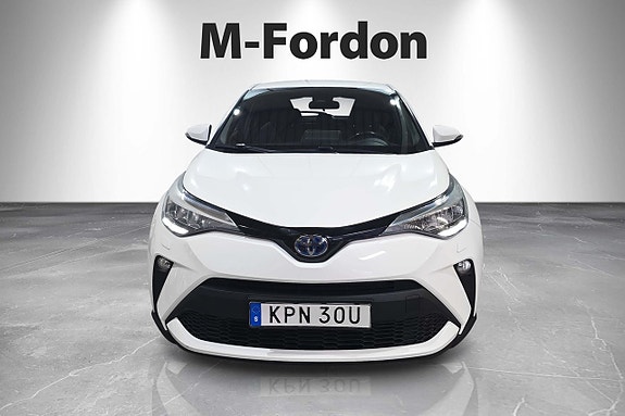 Toyota C-HR 2 of 16