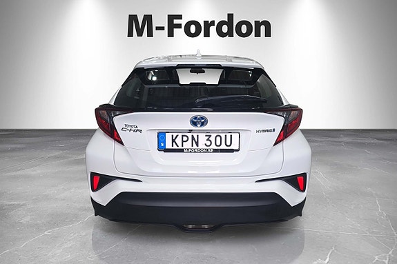 Toyota C-HR 4 of 16