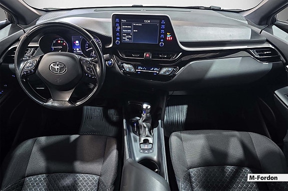 Toyota C-HR 13 of 16