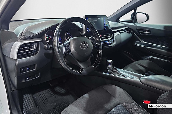 Toyota C-HR 11 of 16