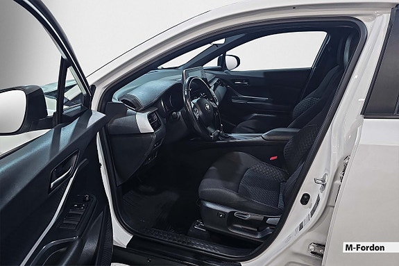 Toyota C-HR 8 of 16