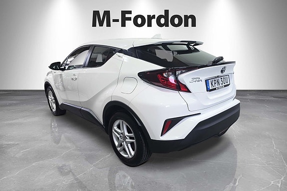 Toyota C-HR 3 of 16