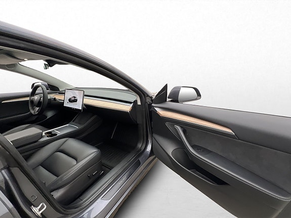 Tesla Model 3 26 of 30