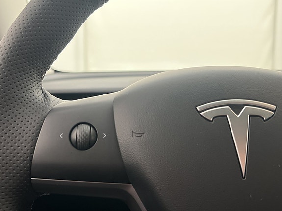 Tesla Model 3 16 of 30