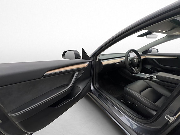 Tesla Model 3 11 of 30