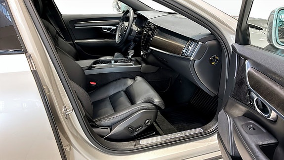 Volvo V90 Cross Country 3 of 26