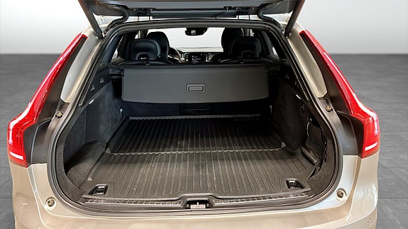 Volvo V90 Cross Country 10 of 26