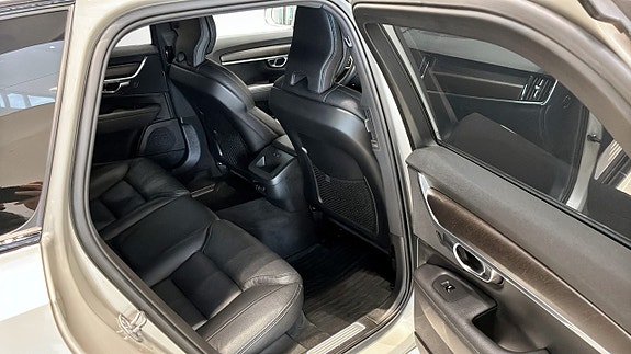 Volvo V90 Cross Country 5 of 26