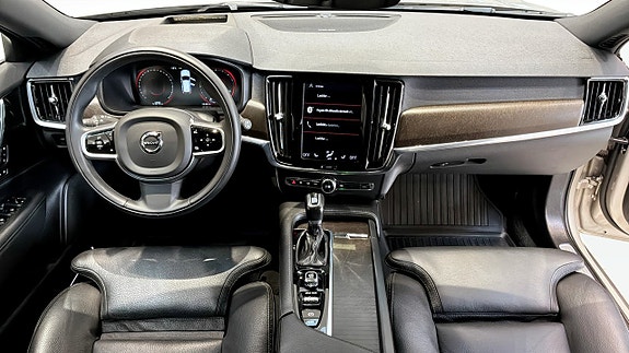 Volvo V90 Cross Country 4 of 26