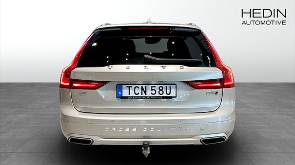 Volvo V90 Cross Country 7 of 26