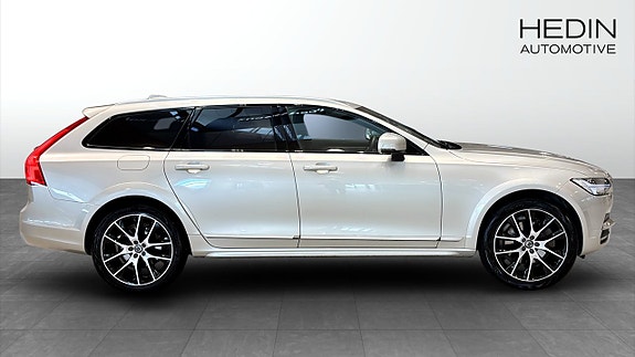 Volvo V90 Cross Country 6 of 26
