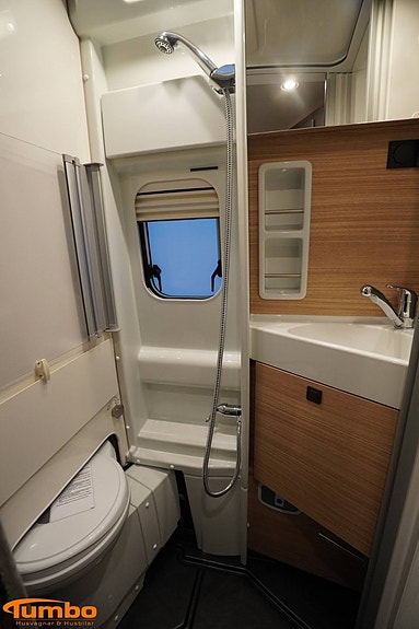 Malibu 640 LE RB GT Skyview - first class two room, Dieselpanna, 4000kg 9 of 20