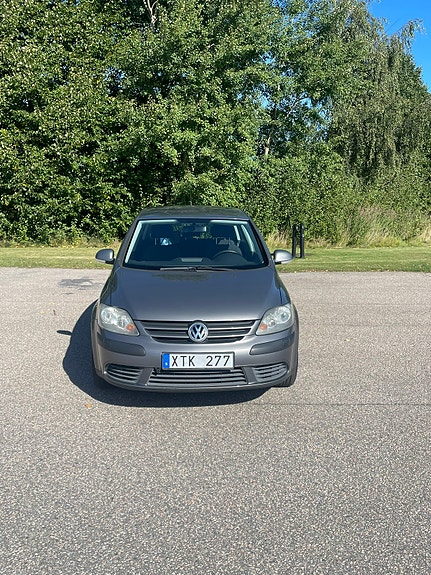 Volkswagen Golf Plus 2 of 9